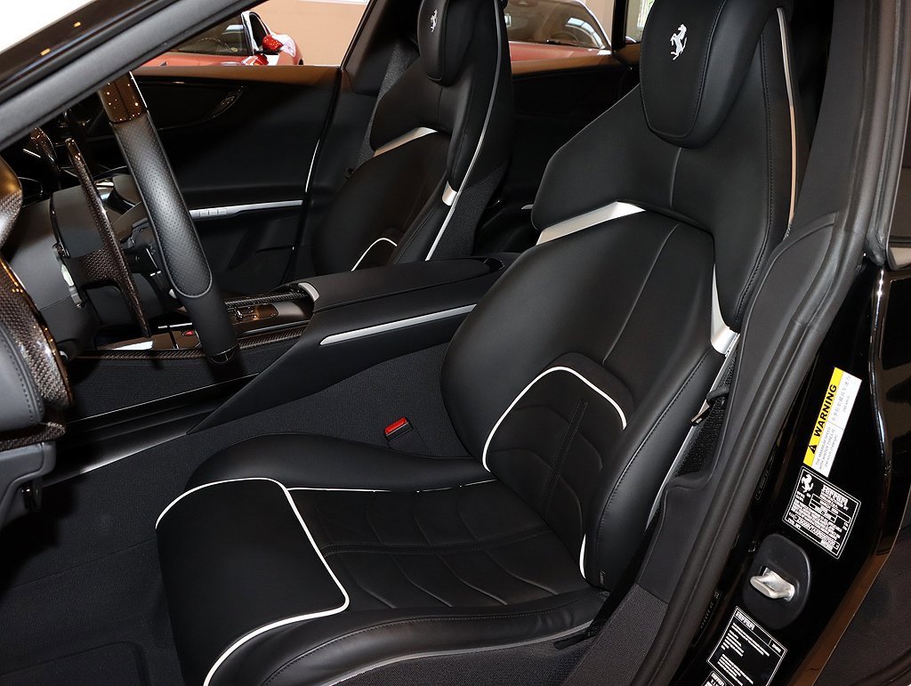 2017 Ferrari GTC4Lusso photo 14
