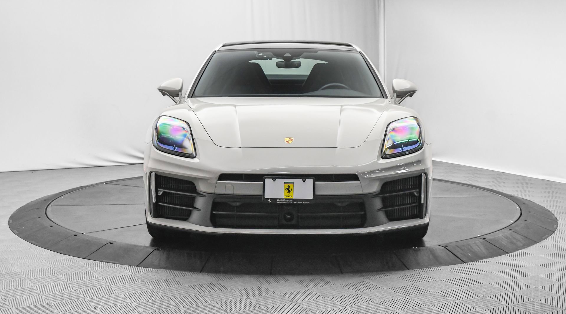 2025 Porsche Panamera 4 photo 2