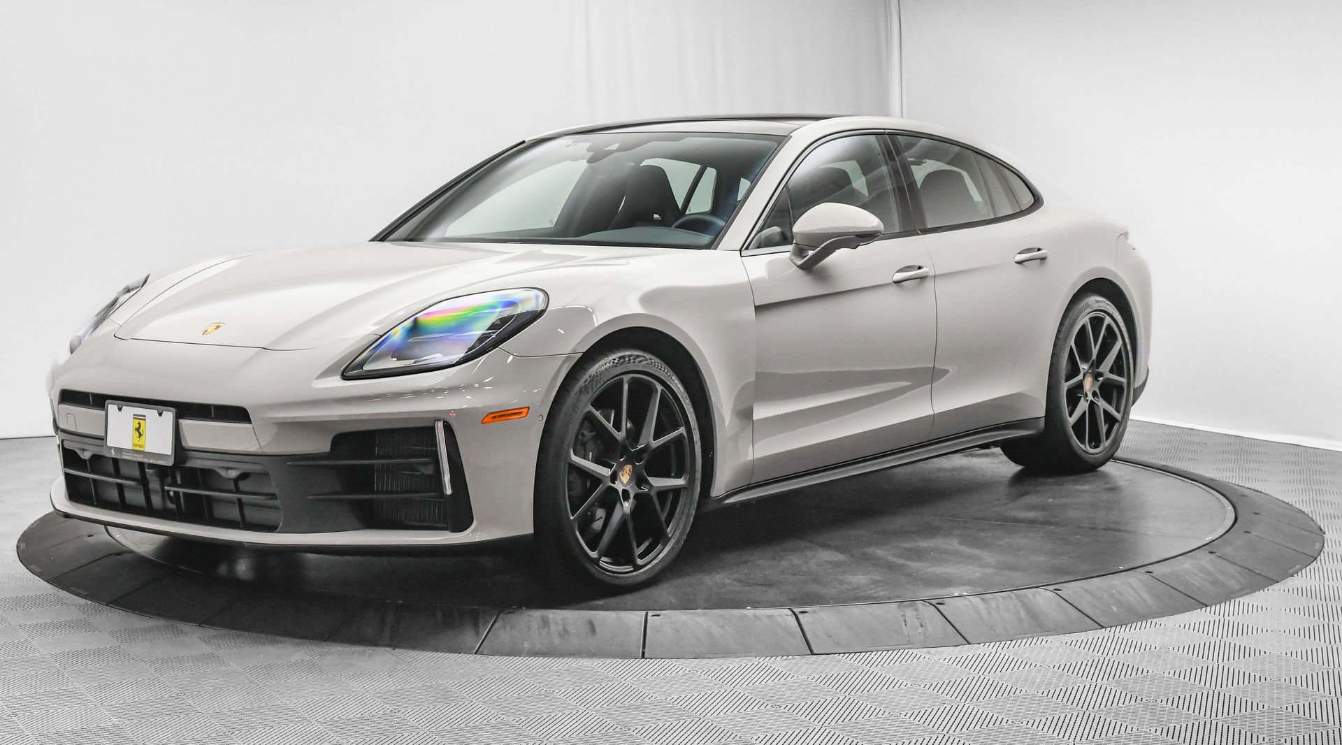 2025 Porsche Panamera 4 photo 3