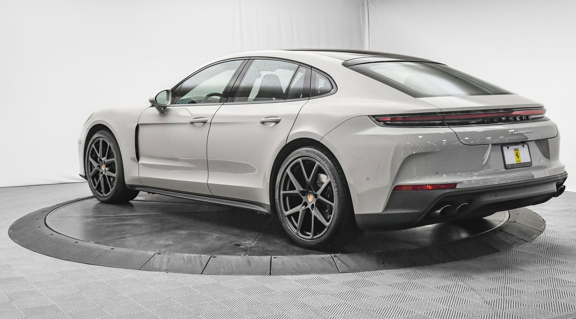 2025 Porsche Panamera 4 photo 5