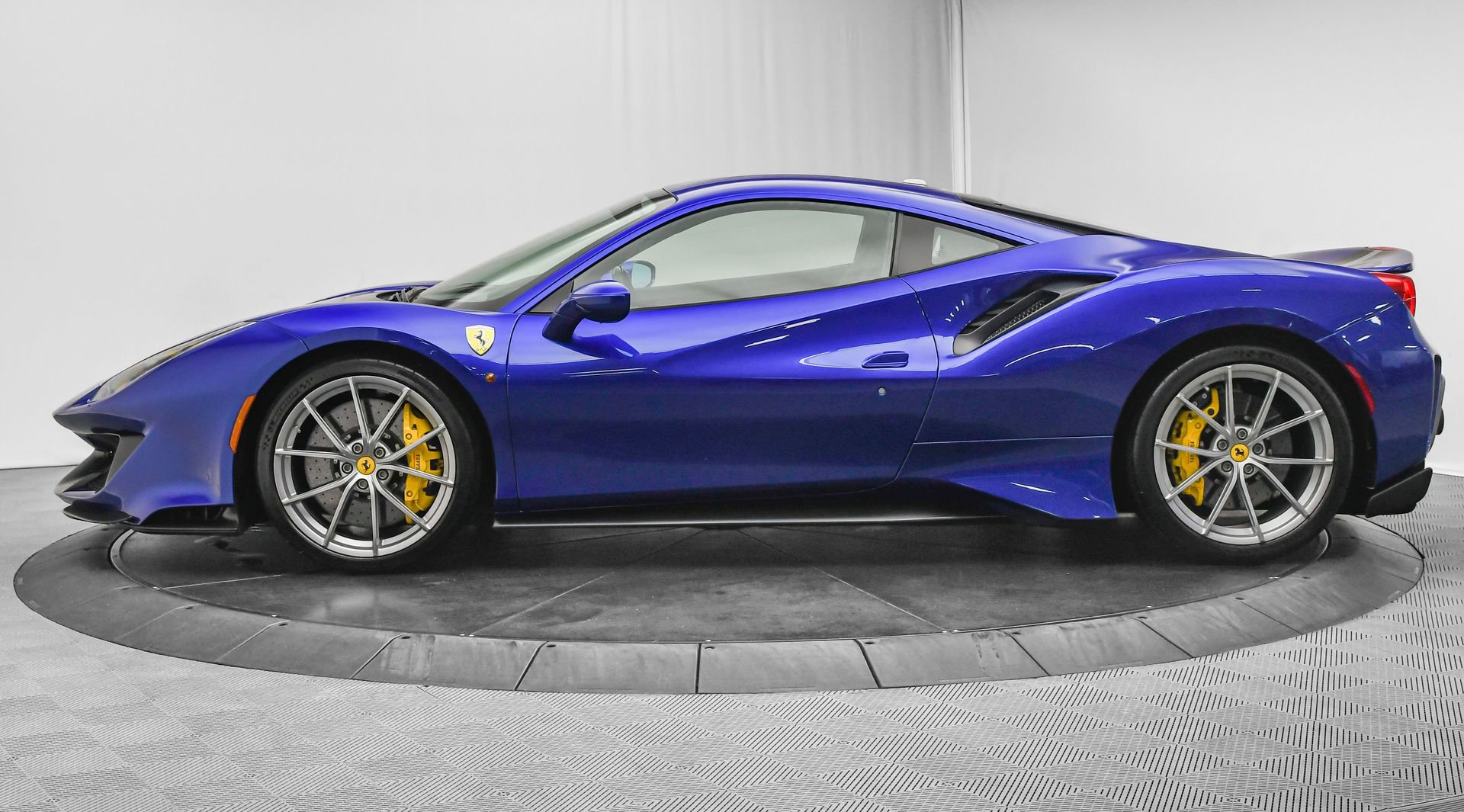 2017 Ferrari 488 GTB photo 23