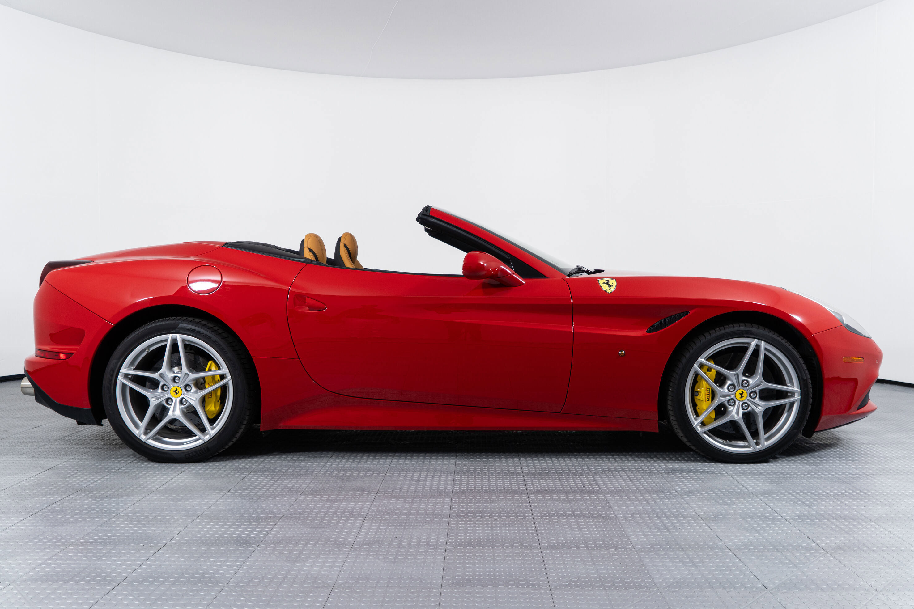 2016 Ferrari California T photo 3